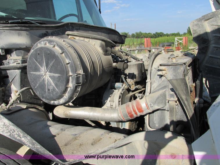 image for item F5221 2003 International DuraStar 4300 box truck