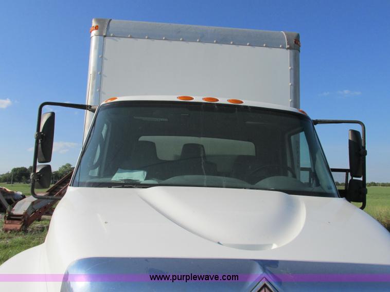 image for item F5221 2003 International DuraStar 4300 box truck