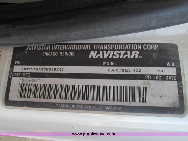 image for item F5221 2003 International DuraStar 4300 box truck