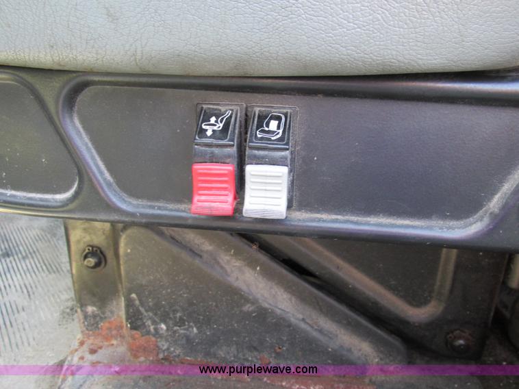 image for item F5221 2003 International DuraStar 4300 box truck