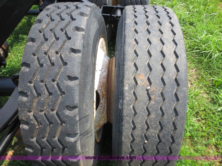 image for item F6653 1990 Galbreath roll off trailer