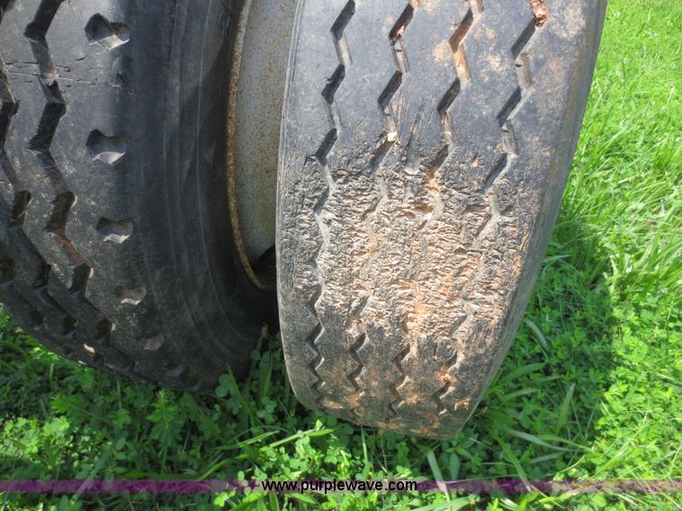 image for item F6653 1990 Galbreath roll off trailer