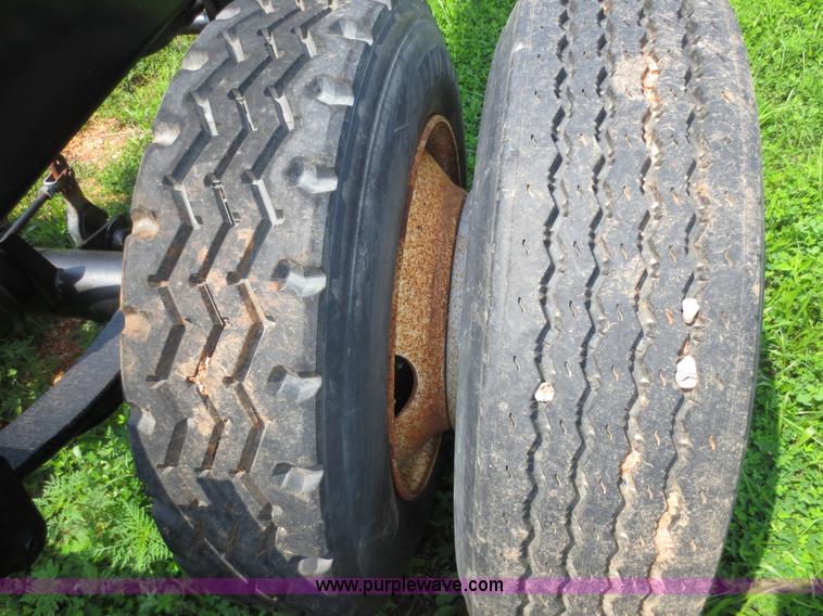 image for item F6653 1990 Galbreath roll off trailer