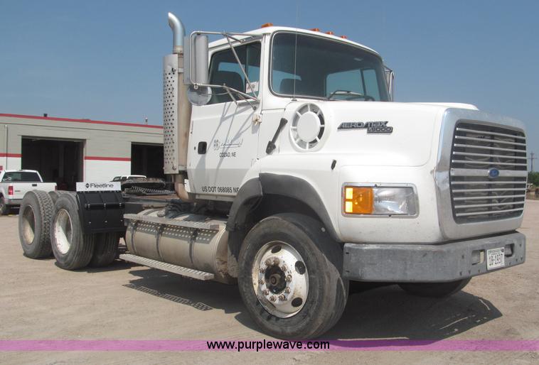 image for item F7086 1995 Ford Aeromax L9000 semi truck
