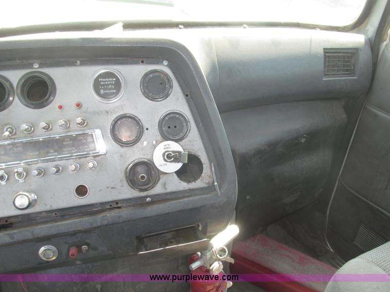 image for item F7086 1995 Ford Aeromax L9000 semi truck