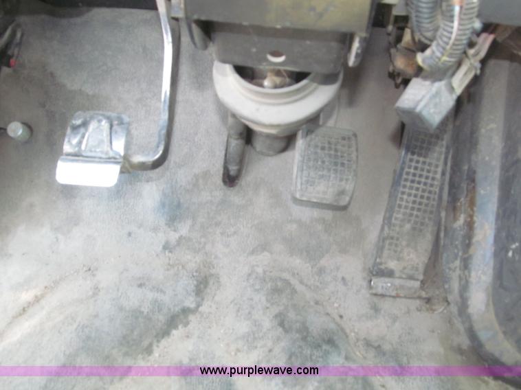 image for item F7086 1995 Ford Aeromax L9000 semi truck