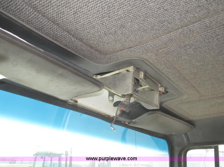 image for item F7086 1995 Ford Aeromax L9000 semi truck