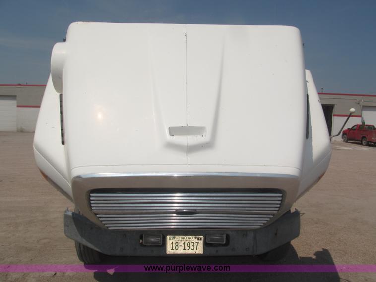 image for item F7086 1995 Ford Aeromax L9000 semi truck