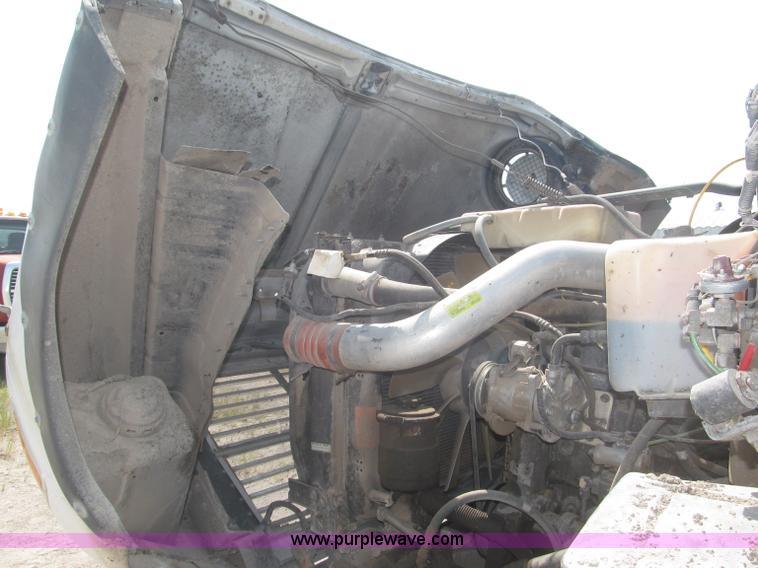 image for item F7086 1995 Ford Aeromax L9000 semi truck