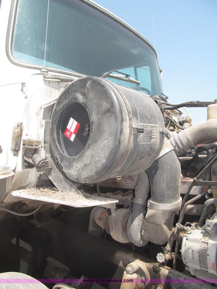 image for item F7086 1995 Ford Aeromax L9000 semi truck