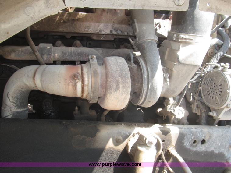 image for item F7086 1995 Ford Aeromax L9000 semi truck