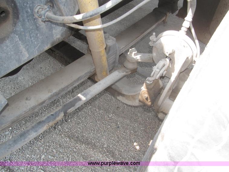 image for item F7086 1995 Ford Aeromax L9000 semi truck