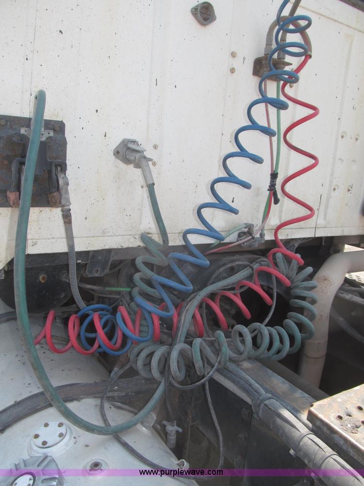 image for item F7086 1995 Ford Aeromax L9000 semi truck