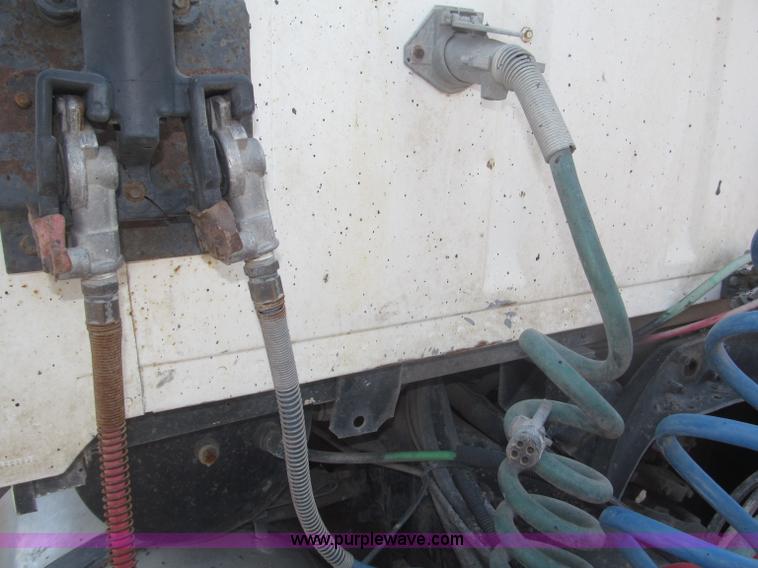 image for item F7086 1995 Ford Aeromax L9000 semi truck