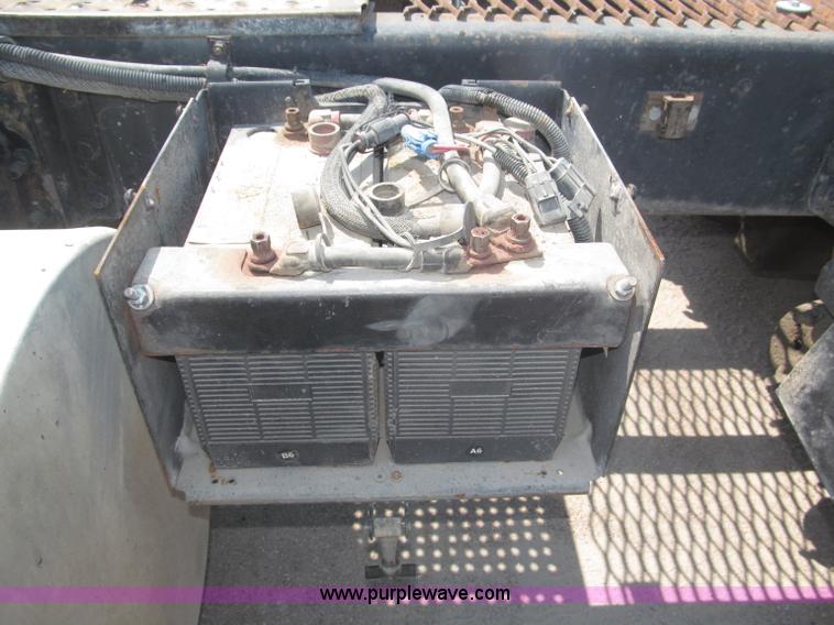 image for item F7086 1995 Ford Aeromax L9000 semi truck