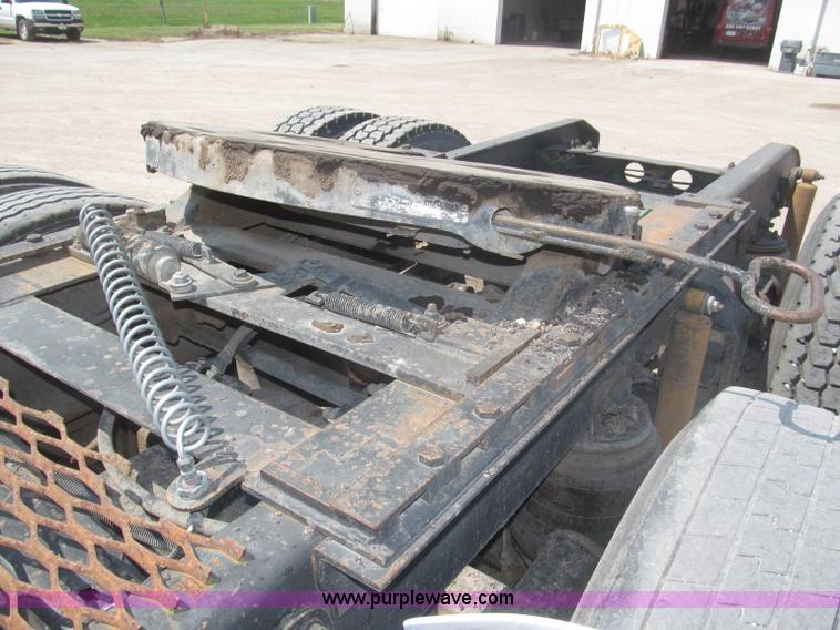 image for item F7086 1995 Ford Aeromax L9000 semi truck