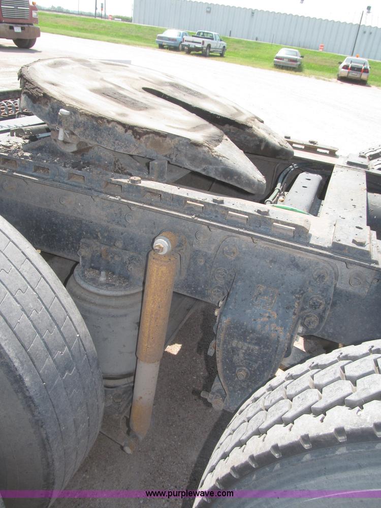 image for item F7086 1995 Ford Aeromax L9000 semi truck