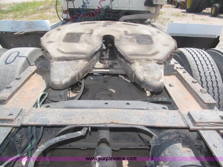 image for item F7086 1995 Ford Aeromax L9000 semi truck