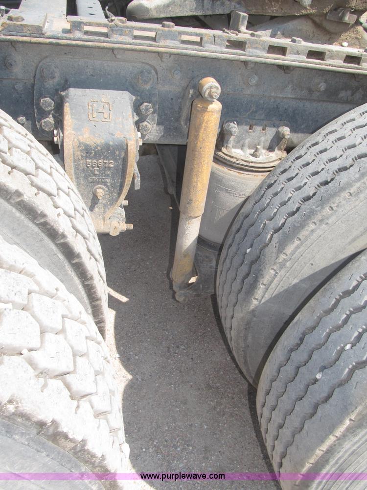 image for item F7086 1995 Ford Aeromax L9000 semi truck