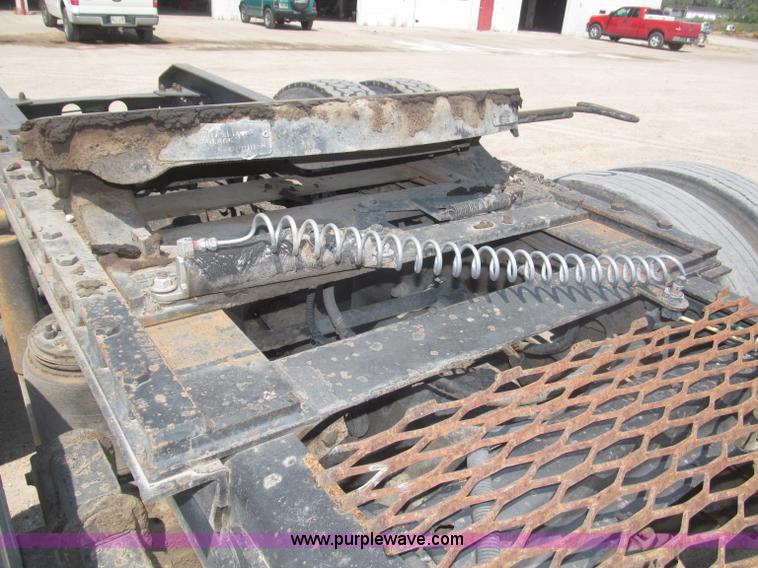 image for item F7086 1995 Ford Aeromax L9000 semi truck