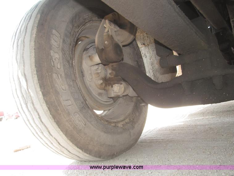 image for item F7086 1995 Ford Aeromax L9000 semi truck