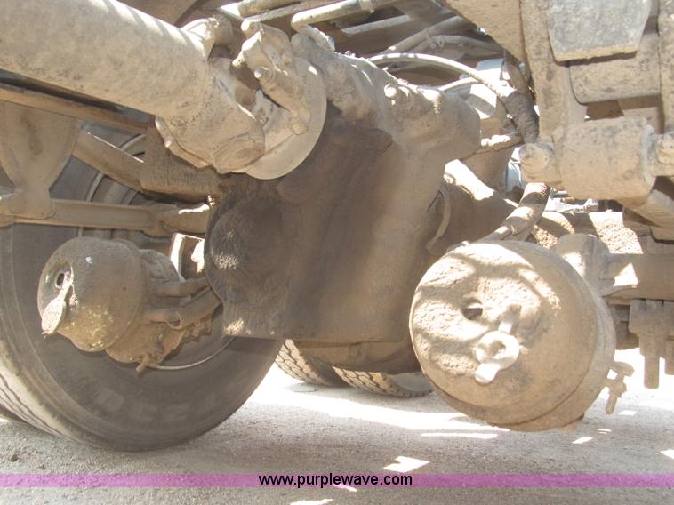 image for item F7086 1995 Ford Aeromax L9000 semi truck