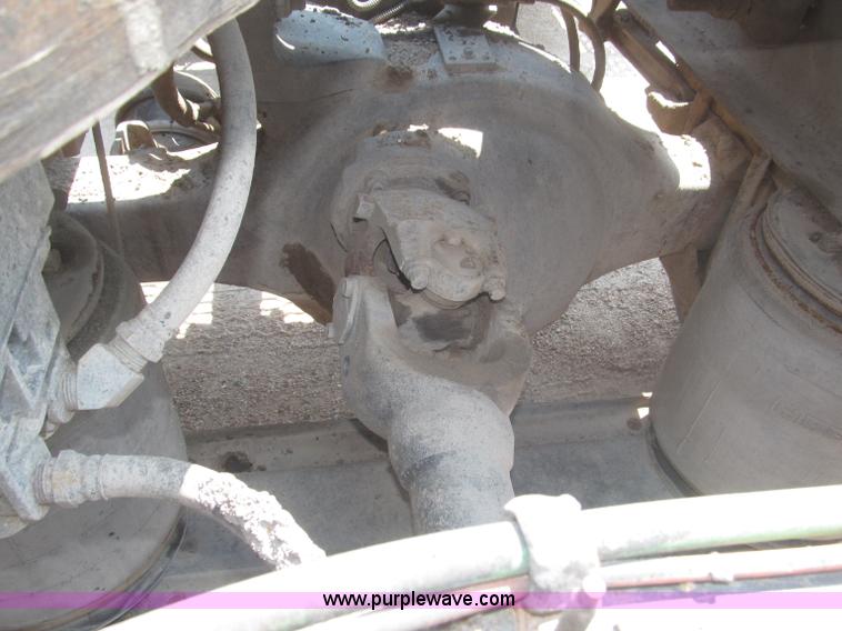 image for item F7086 1995 Ford Aeromax L9000 semi truck