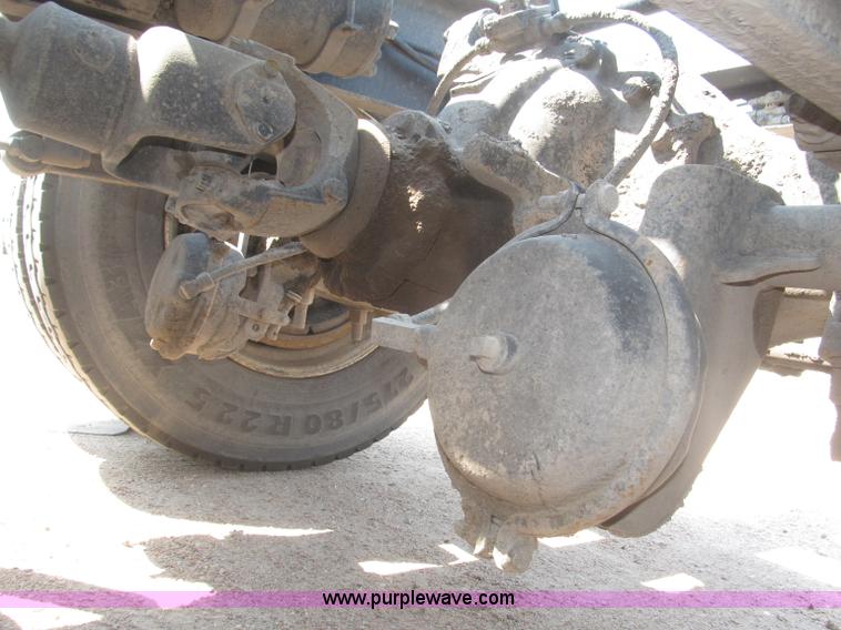 image for item F7086 1995 Ford Aeromax L9000 semi truck