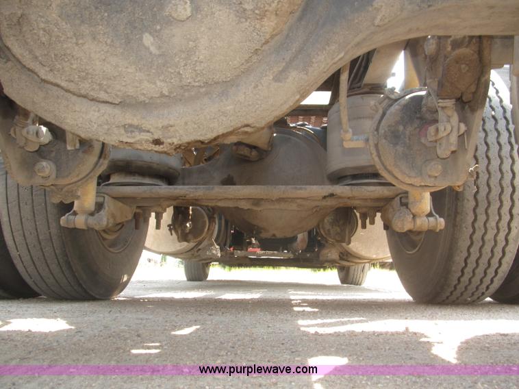 image for item F7086 1995 Ford Aeromax L9000 semi truck