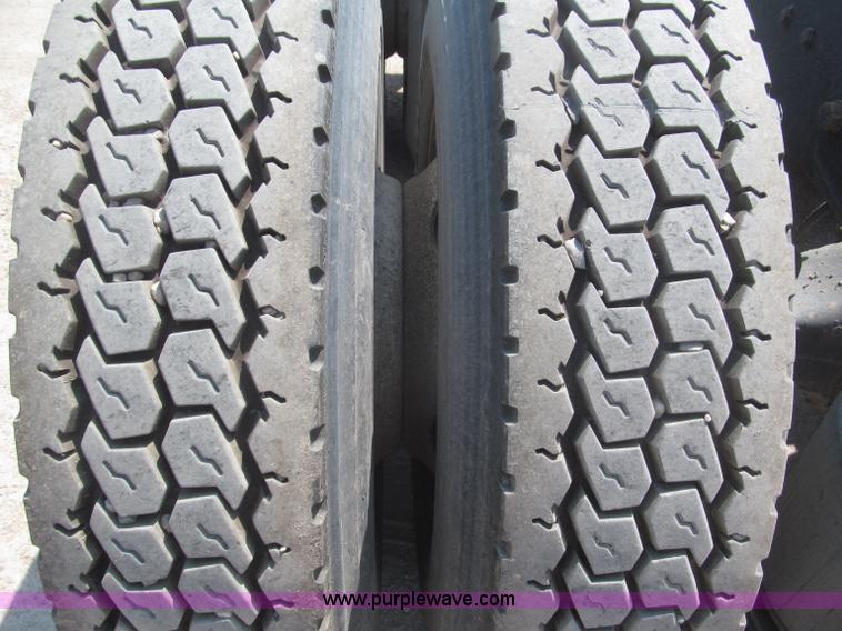 image for item F7086 1995 Ford Aeromax L9000 semi truck