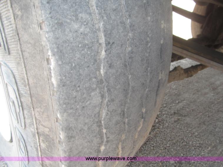 image for item F7086 1995 Ford Aeromax L9000 semi truck