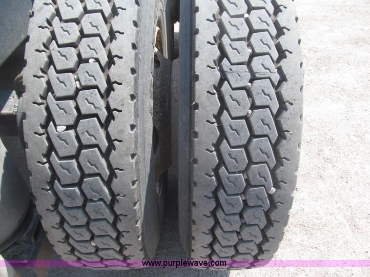 image for item F7086 1995 Ford Aeromax L9000 semi truck