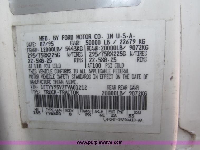 image for item F7086 1995 Ford Aeromax L9000 semi truck