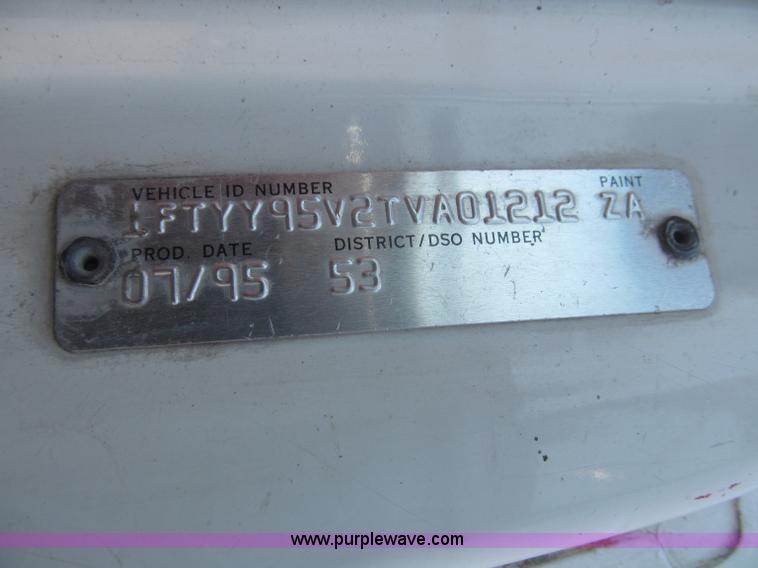 image for item F7086 1995 Ford Aeromax L9000 semi truck