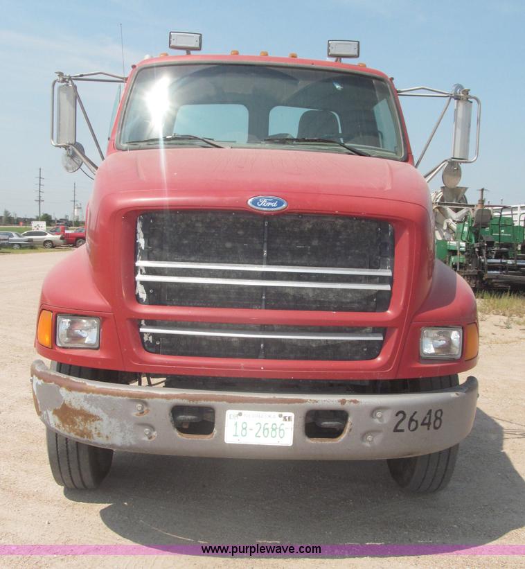 image for item F7087 1997 Ford LT9513 Louisville 113 Conventional H semi truck