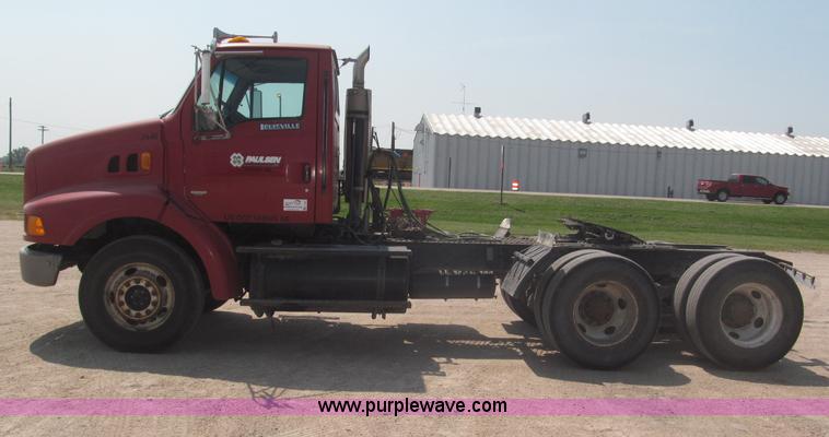 image for item F7087 1997 Ford LT9513 Louisville 113 Conventional H semi truck