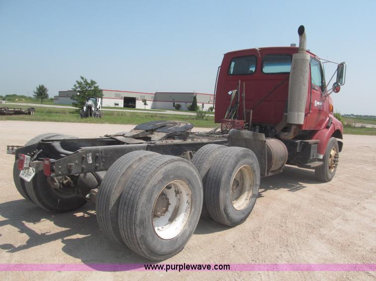 image for item F7087 1997 Ford LT9513 Louisville 113 Conventional H semi truck