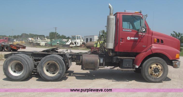 image for item F7087 1997 Ford LT9513 Louisville 113 Conventional H semi truck