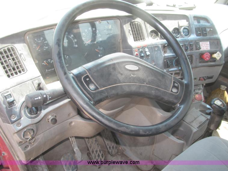 image for item F7087 1997 Ford LT9513 Louisville 113 Conventional H semi truck