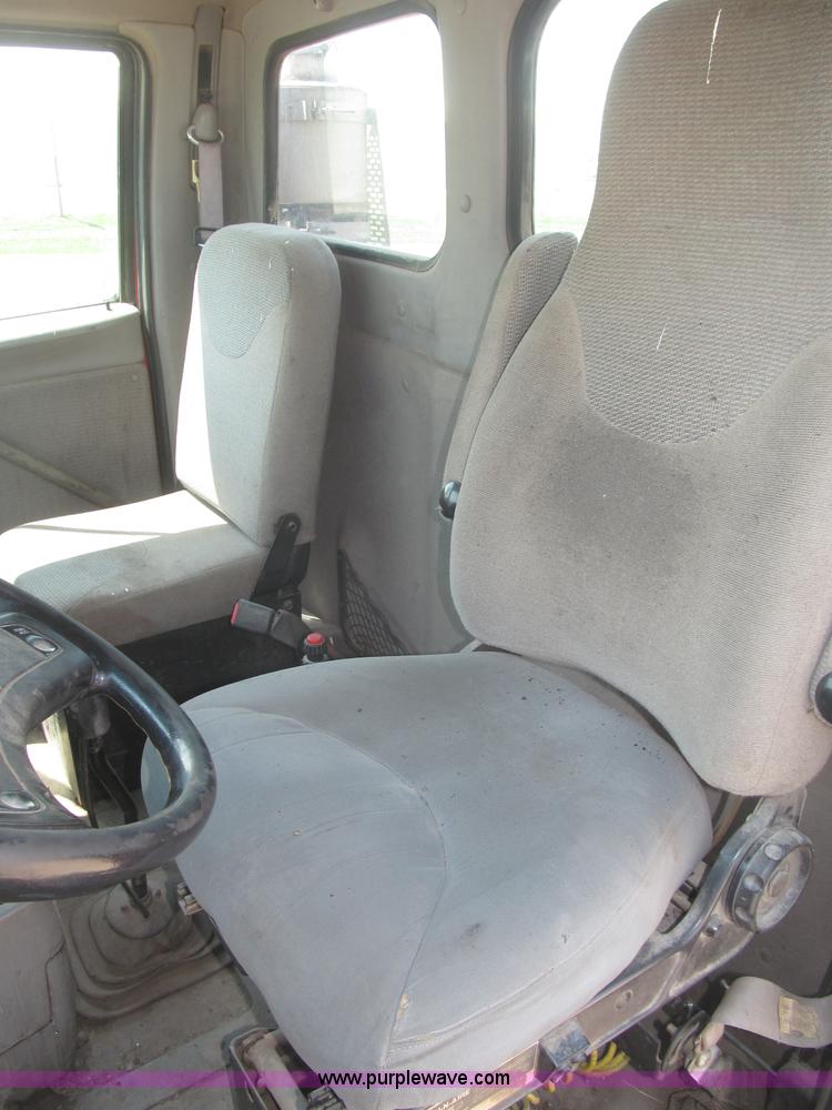 image for item F7087 1997 Ford LT9513 Louisville 113 Conventional H semi truck