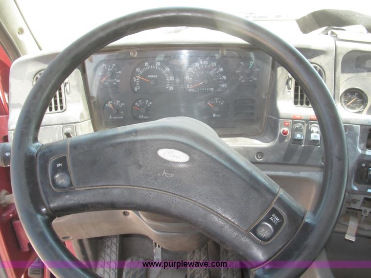 image for item F7087 1997 Ford LT9513 Louisville 113 Conventional H semi truck