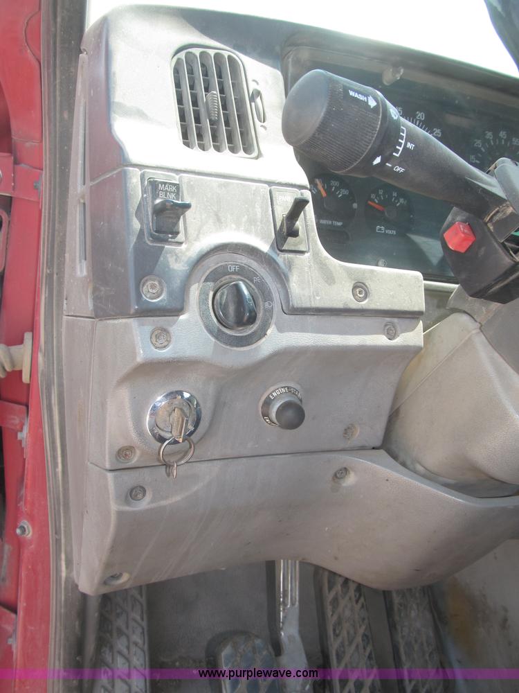 image for item F7087 1997 Ford LT9513 Louisville 113 Conventional H semi truck