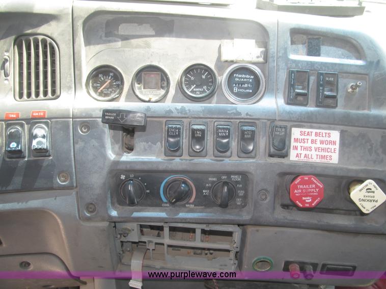 image for item F7087 1997 Ford LT9513 Louisville 113 Conventional H semi truck