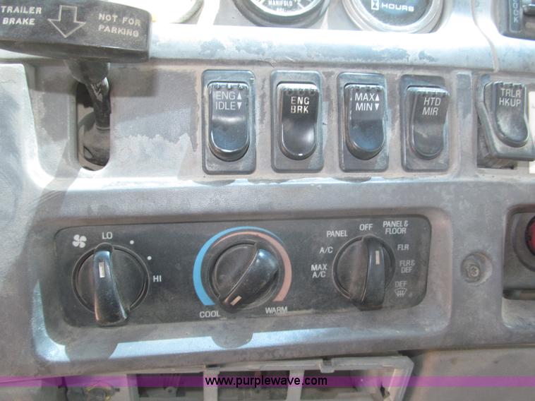 image for item F7087 1997 Ford LT9513 Louisville 113 Conventional H semi truck