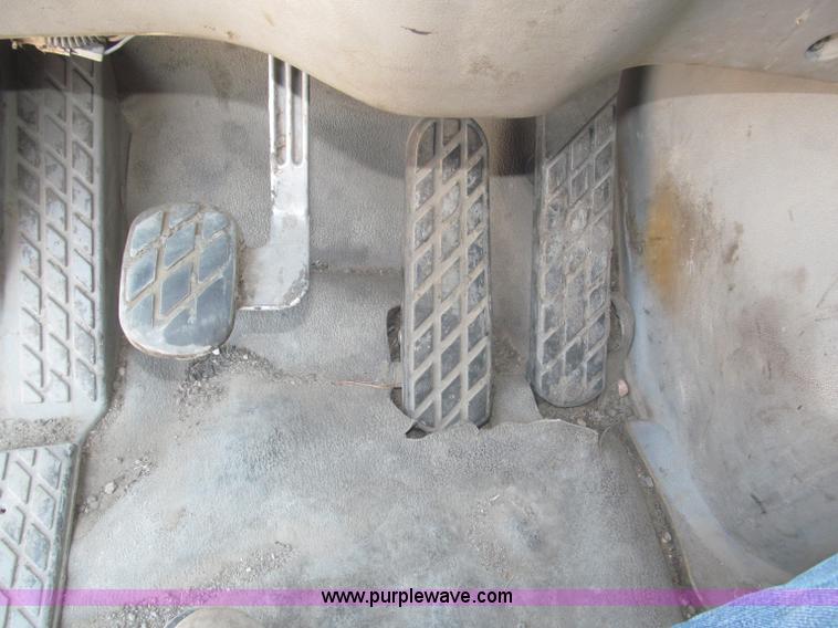 image for item F7087 1997 Ford LT9513 Louisville 113 Conventional H semi truck