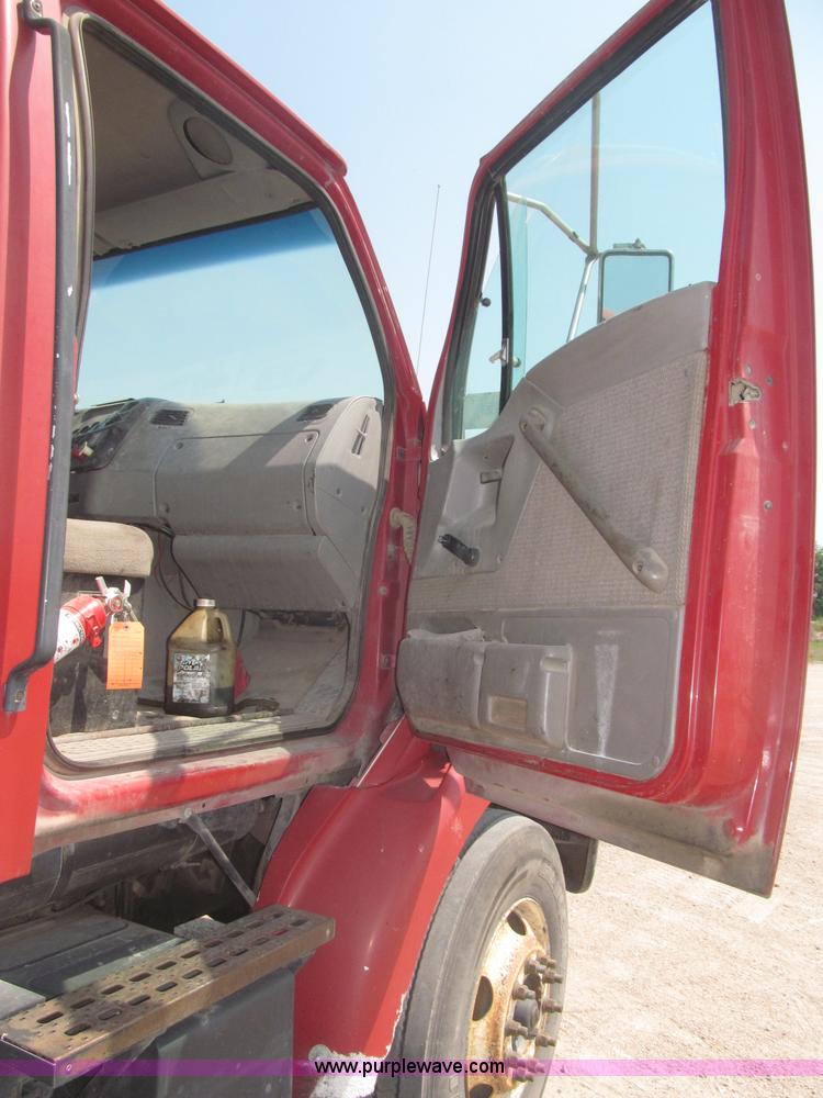 image for item F7087 1997 Ford LT9513 Louisville 113 Conventional H semi truck