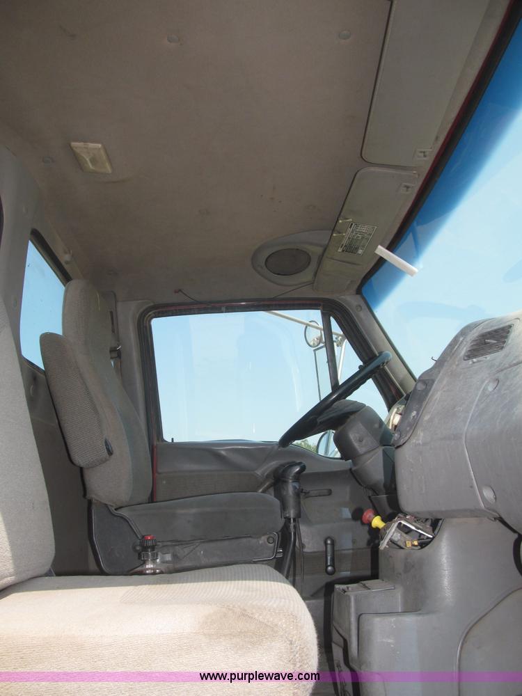 image for item F7087 1997 Ford LT9513 Louisville 113 Conventional H semi truck