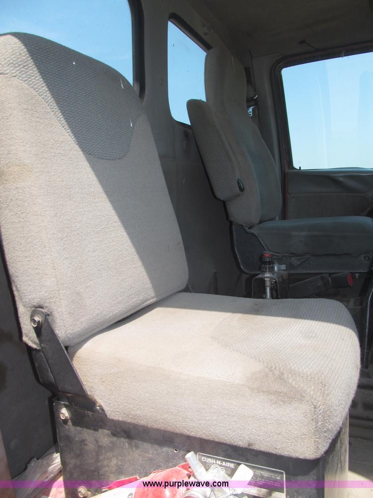 image for item F7087 1997 Ford LT9513 Louisville 113 Conventional H semi truck