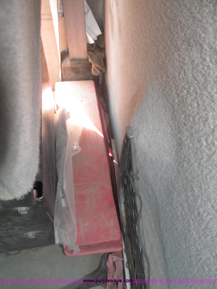 image for item F7087 1997 Ford LT9513 Louisville 113 Conventional H semi truck