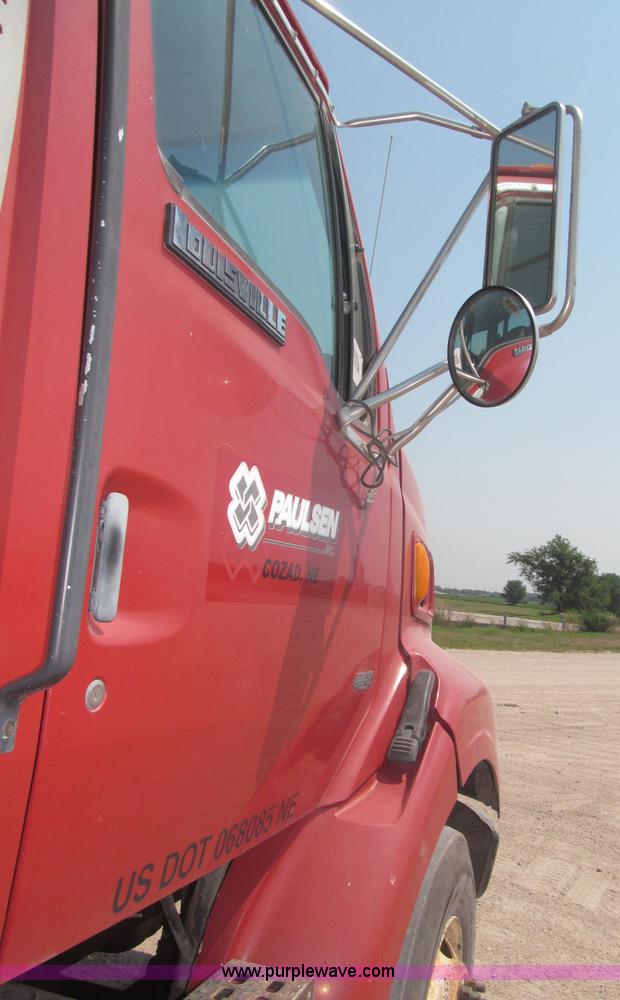 image for item F7087 1997 Ford LT9513 Louisville 113 Conventional H semi truck